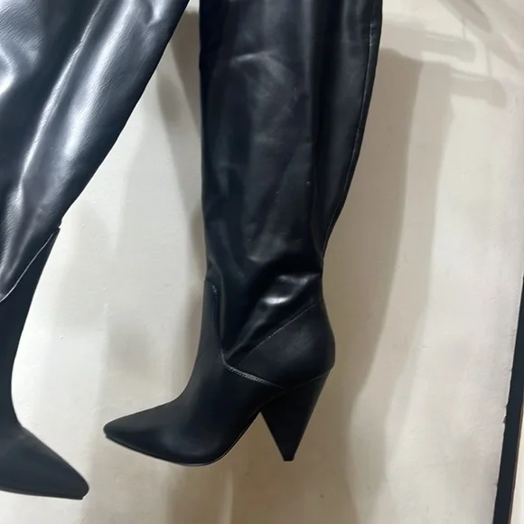 Over the knee boots - Picture 2 of 3